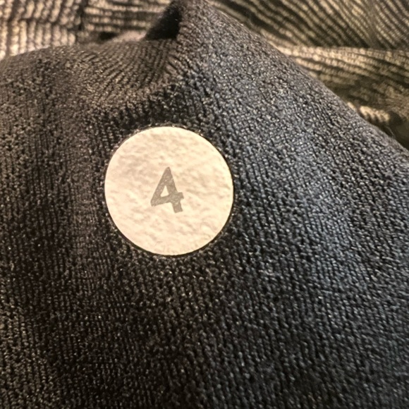 Lululemon Rollin' With My Omies Pant
Burlap Texture Black Dune / Black Size 4 - Picture 6 of 6